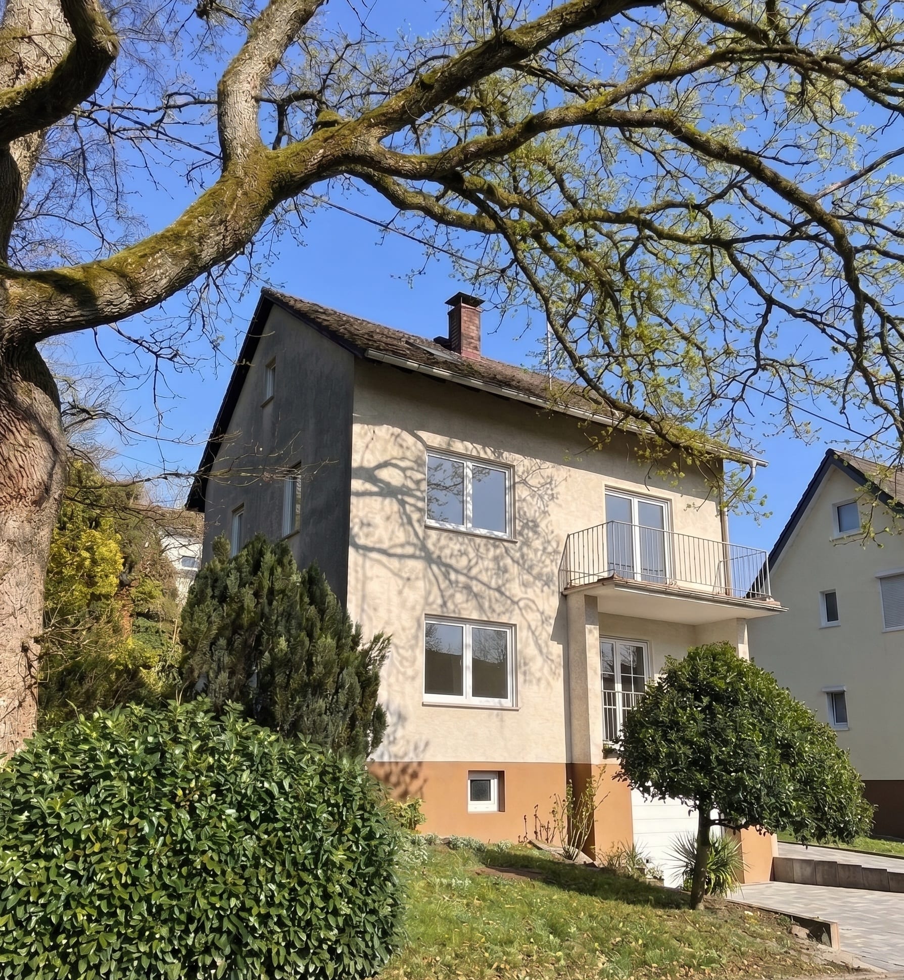 Großzügiges Familienhaus mit Garten, Balkon und viel Platz in ruhiger Lage von Siegen