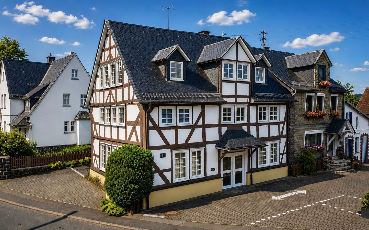 Wohnen und Arbeiten vereint: Charmantes Fachwerkhaus mit Gewerbeeinheit — Bild 1